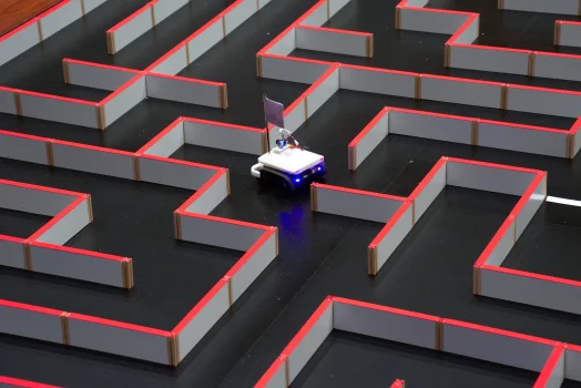 Cómo construir un robot micromouse que resuelve un laberinto